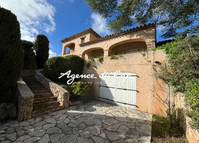 Provencal villa 120sqm 4 rooms pretty sea view, with pool and garage, in issambres (11)