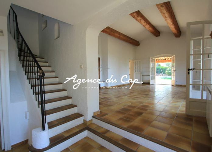 Provencal villa 120sqm 4 rooms pretty sea view, with pool and garage, in issambres (4)