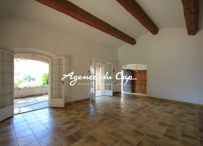 Provencal villa 120sqm 4 rooms pretty sea view, with pool and garage, in issambres (5)