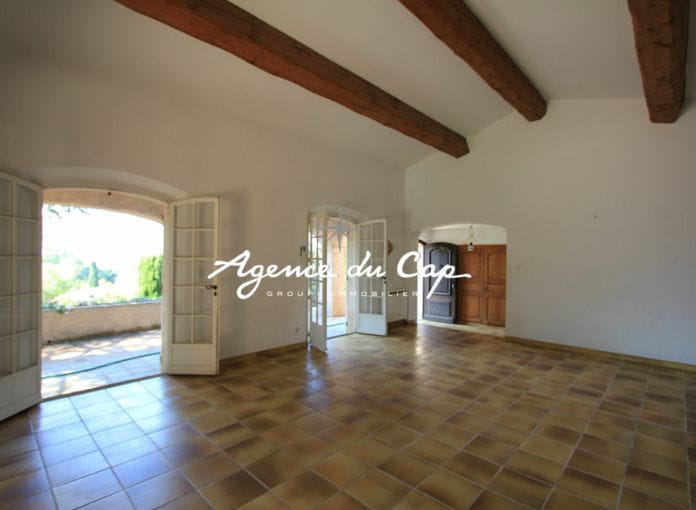 Provencal villa 120sqm 4 rooms pretty sea view, with pool and garage, in Issambres