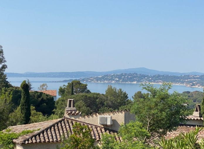 Provencal villa 120sqm 4 rooms pretty sea view, with pool and garage, in Issambres