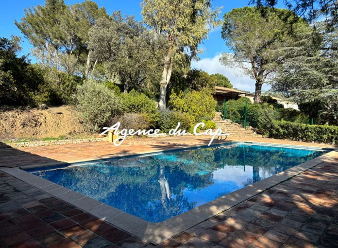 Villa provencale 120m²  4 pieces jolie vue mer, avec piscine et garage, aux Issambres