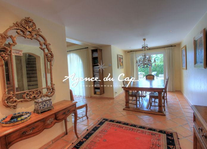 Charming villa 140sqm 4 rooms flat land, swimming pool and double garage, close to the beaches of issambres (7)