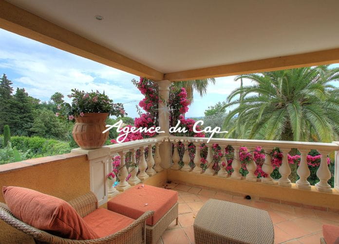 Charming villa 140sqm 4 rooms flat land, swimming pool and double garage, close to the beaches of issambres (9)