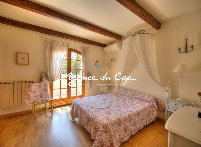 Quiet 4 bedroom tour de mare villa