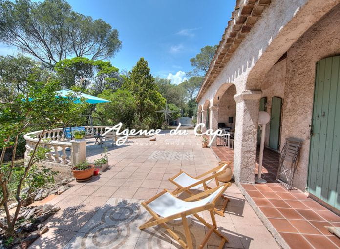 Quiet 4 bedroom tour de mare villa