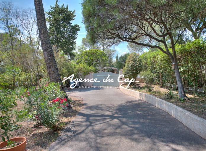 Quiet 4 bedroom tour de mare villa