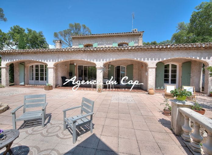 Quiet 4 bedroom tour de mare villa