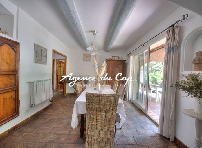 Quiet 4 bedroom tour de mare villa