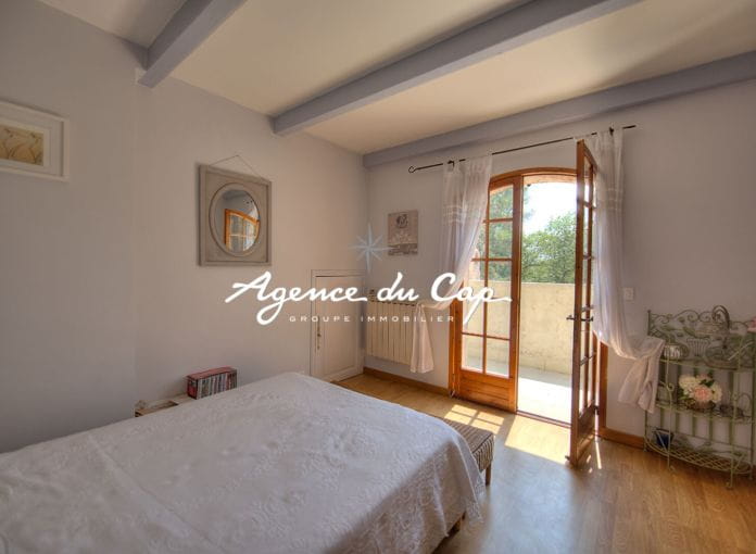 Quiet 4 bedroom tour de mare villa