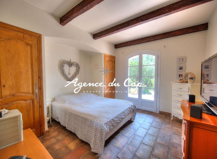 Quiet 4 bedroom tour de mare villa