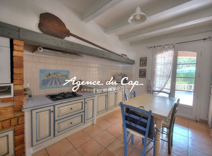 Quiet 4 bedroom tour de mare villa