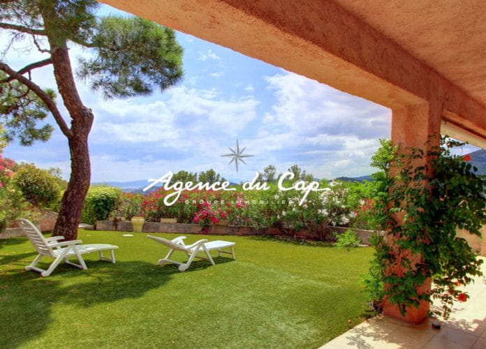 For sale provencal villa of 108sqm, 5 rooms with 4 bedrooms, sea view on the bay of saint-tropez, in les issambres (7)