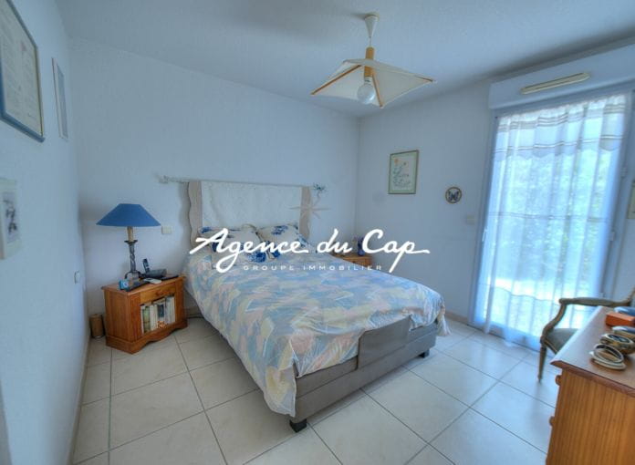 Saint-raphael three-room apartment rdj, 90 m2, with garden, parking