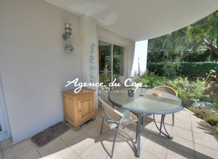 Saint-raphael three-room apartment rdj, 90 m2, with garden, parking