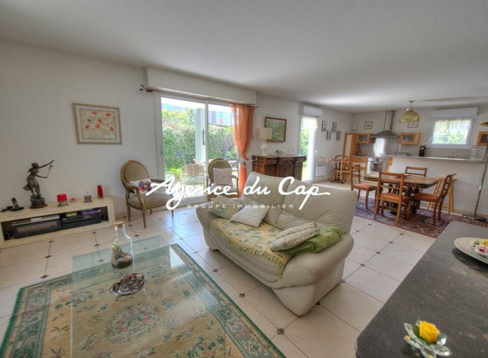 Saint-raphael three-room apartment rdj, 90 m2, with garden, parking