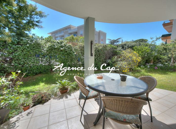 Saint-raphael three-room apartment rdj, 90 m2, with garden, parking