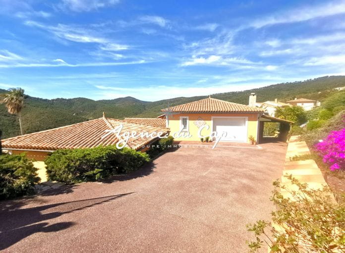 Sea view villa 177sqm 7 rooms with 4 bedrooms, swimming pool garage and car port, in les Issambres