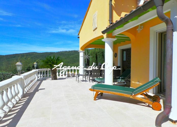 Sea view villa 177sqm 7 rooms with 4 bedrooms, swimming pool garage and car port, in les issambres (16)