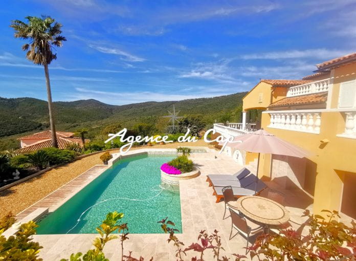 Sea view villa 177sqm 7 rooms with 4 bedrooms, swimming pool garage and car port, in les Issambres