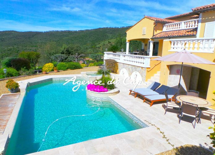 Sea view villa 177sqm 7 rooms with 4 bedrooms, swimming pool garage and car port, in les issambres (3)