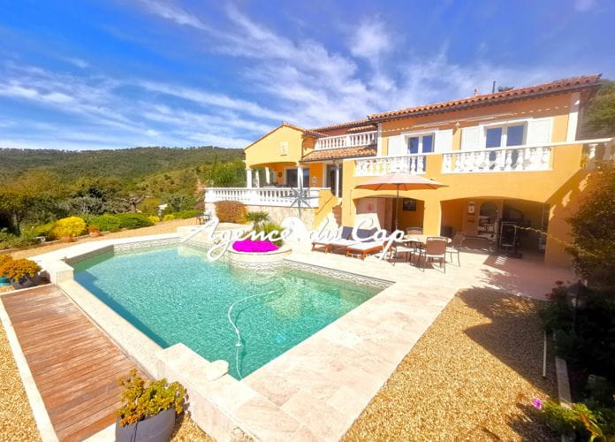 Sea view villa 177sqm 7 rooms with 4 bedrooms, swimming pool garage and car port, in les issambres (4)