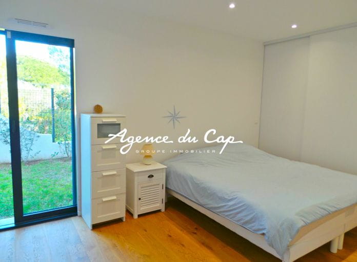 À vendre appartement t3 rez de jardin avec 2 chambres et garage, avec vue mer, à  pieds des plages des Issambres