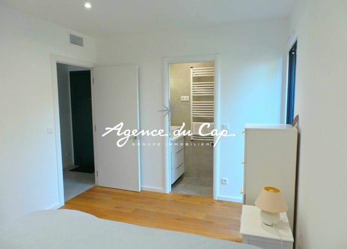 à vendre appartement t3 rez de jardin avec 2 chambres et garage, avec vue mer, à  pieds des plages des issambres (14)