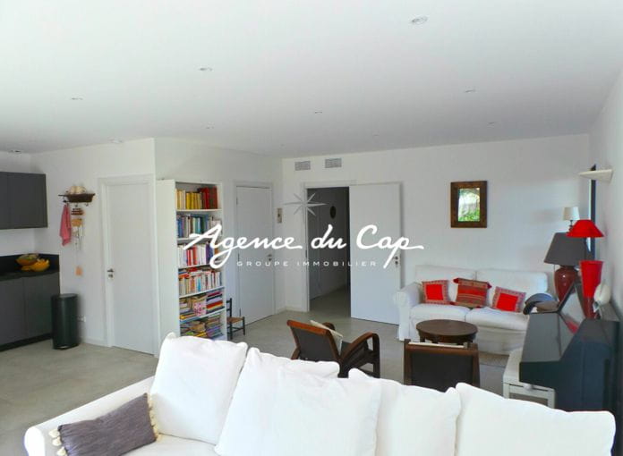 À vendre appartement t3 rez de jardin avec 2 chambres et garage, avec vue mer, à  pieds des plages des Issambres