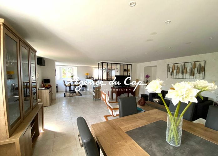 112 sqm apartment close to the sea and shops in saint raphael (2)