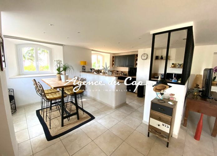 112 sqm apartment close to the sea and shops in saint raphael (4)