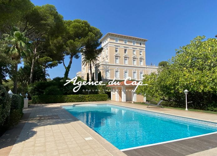 112 sqm apartment close to the sea and shops in saint raphael (0)