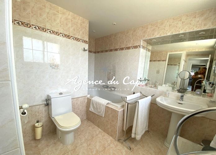 Appartement de 112 m² proche mer et commerces a saint raphael (5)