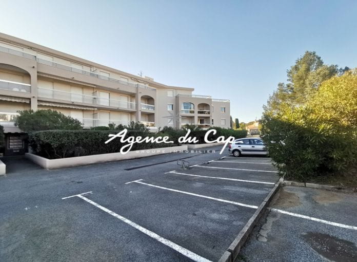 Appartement 2 pieces avec piscine terrasse et parking a saint aygulf