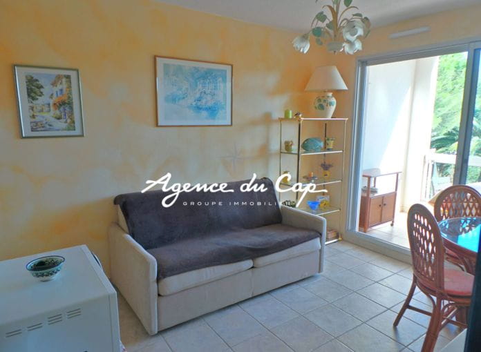 Appartement 2 pieces avec piscine terrasse et parking a saint aygulf