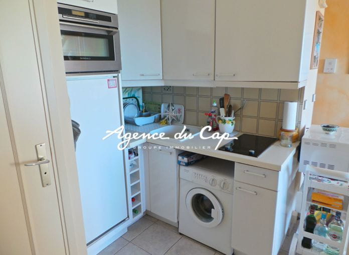 Appartement 2 pieces avec piscine terrasse et parking a saint aygulf