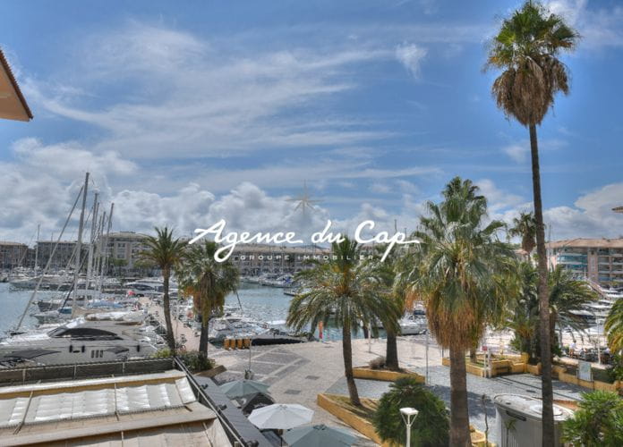 Three-room apartment of 68sqm with 2 bedrooms and terrace view on the port of fréjus (10)