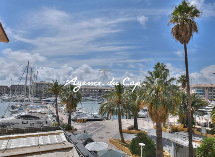 Appartement 3 pieces de 68m² avec 2 chambres et terrasse vue sur le port de Fréjus