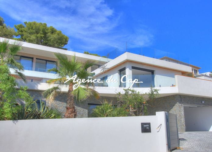 à vendre villa contemporaine de 350m² 8 pièces avec vue mer, à pied des plages et des commerces des issambre (17)