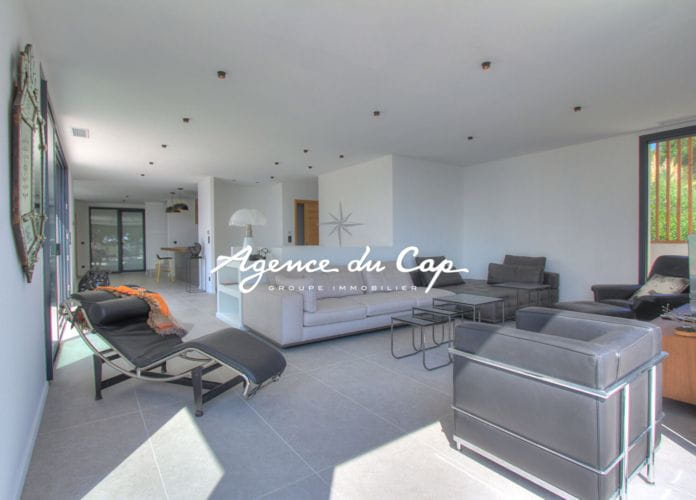 à vendre villa contemporaine de 350m² 8 pièces avec vue mer, à pied des plages et des commerces des issambre (6)