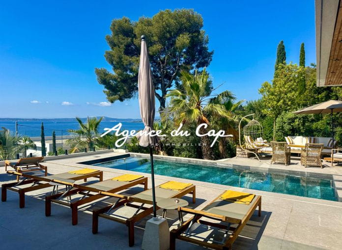 À vendre villa contemporaine de 350m² 8 pièces avec vue mer, à pied des plages et des commerces des issambre