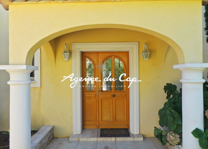 Villa de 7 pièces avec vue mer piscine et garage, à quelques pas des plages des issambres (10)