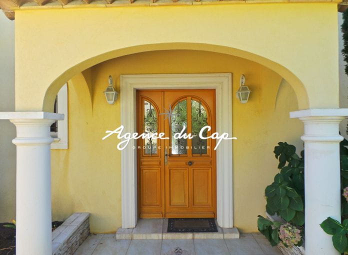 Villa de 7 pièces avec vue mer piscine et garage, à quelques pas des plages des Issambres