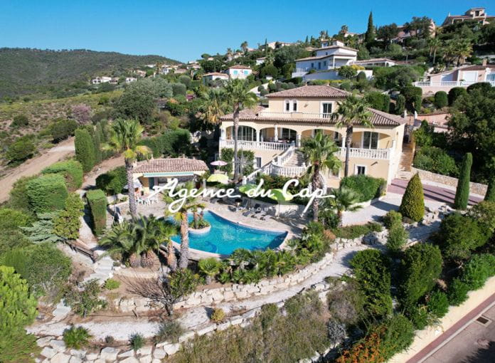 Villa de 7 pièces avec vue mer piscine et garage, à quelques pas des plages des Issambres