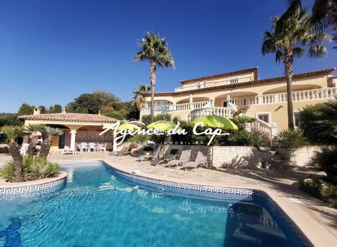 Villa de 7 pièces avec vue mer piscine et garage, à quelques pas des plages des Issambres