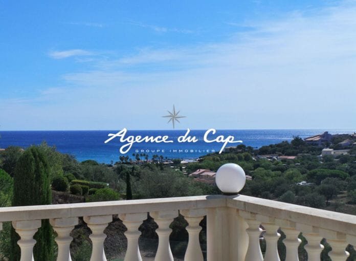 Villa de 7 pièces avec vue mer piscine et garage, à quelques pas des plages des Issambres