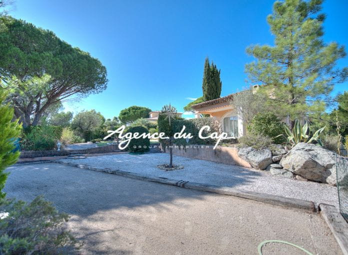 Tres belle vue degagee sur esterel villa 7 pièce(s) 205 m2 avec piscine Saint-Raphaël Valescure