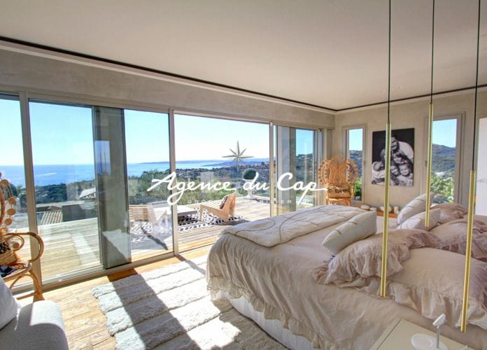 à vendre demeure de prestige de 9 pièces avec vue sur le golfe de saint-tropez, aux issambres (10)