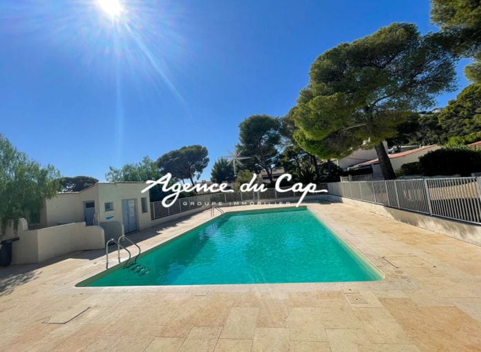 À vendre studio en rez-de-jardin à 100m des plages des Issambres