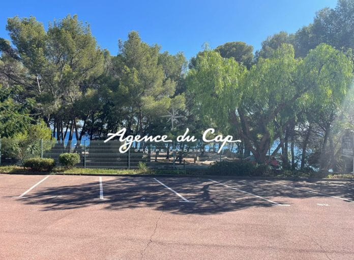 À vendre studio en rez-de-jardin à 100m des plages des Issambres